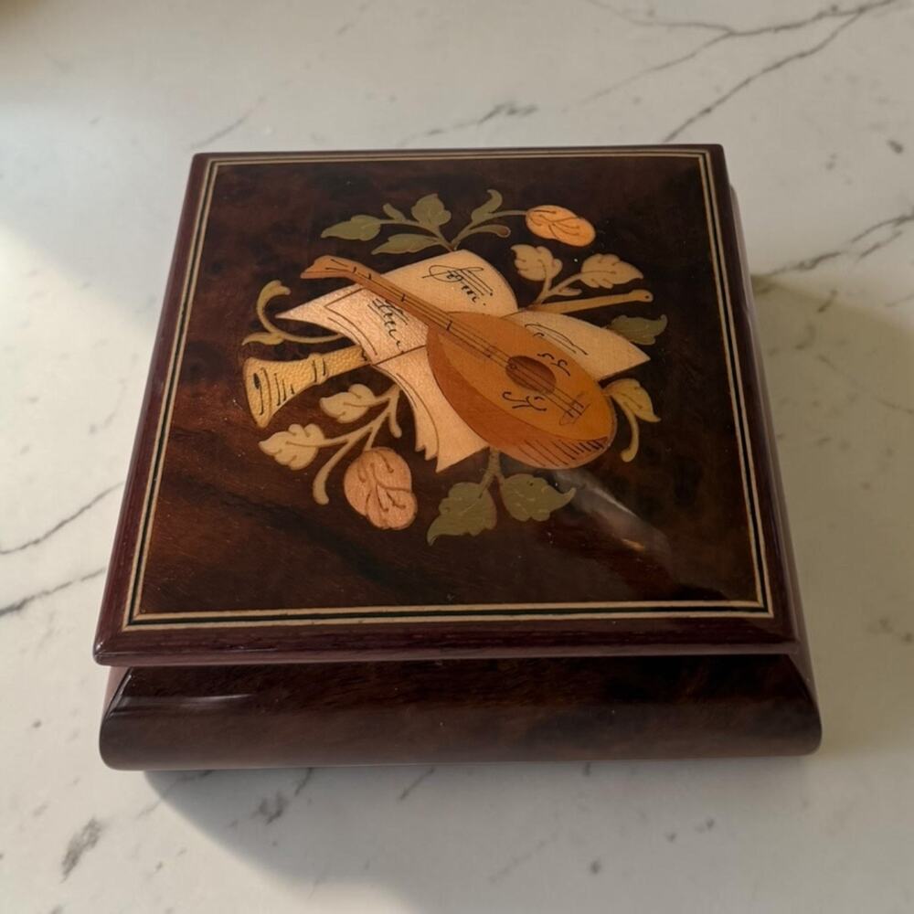 VTG Music Box Plays How Great Thou Art - Giglio Asla Sorrento Italy Inlaid Wood